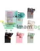 К-т силиконови прибори 33 части със стойка ножове, ножица и дъска